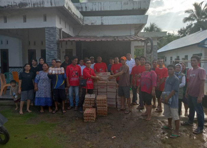 Anggota DPRD Sumsel Rita Suryani Salurkan Bantuan Kepada Korban Banjir Bukit Hulu 