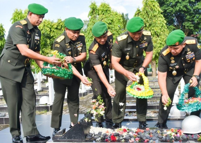 Peringati HUT Kodam II Sriwijaya Ke-77, Danrem 044 Gapo Ziarah di TMP Ksatria Ksetra Siguntang 