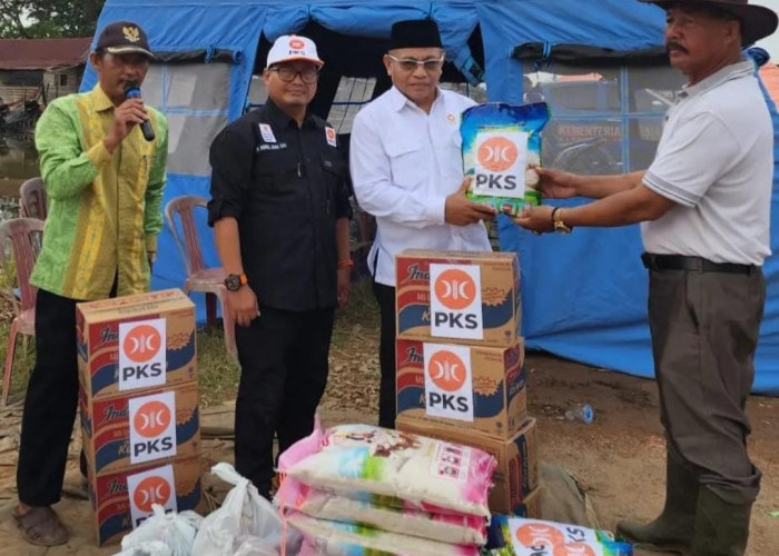 Ketua DPW PKS Sumsel Bantu Korban Kebakaran di Ibul Besar III