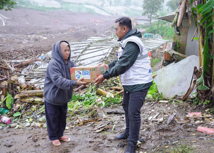 Tanggap Bencana Longsor Cisarua Kabupaten Bandung, BRI Peduli Salurkan Bantuan Bagi Warga Terdampak