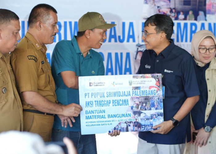 Pusri Salurkan Bantuan Material Bangunan Bagi Korban Musibah Kebakaran di Kelurahan 1 Ilir Palembang 