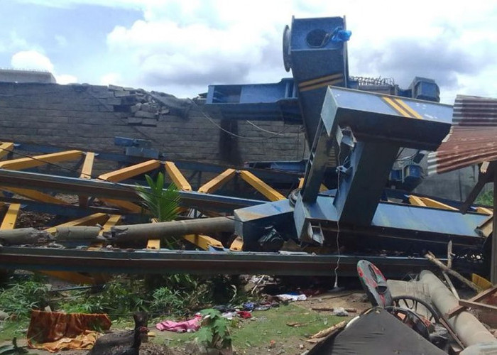 PJ Bupati Muara Enim Tegaskan Ganti Rugi Rumah Tertimpa Crane Merupakan Tanggung Jawab BBPJN Sumsel