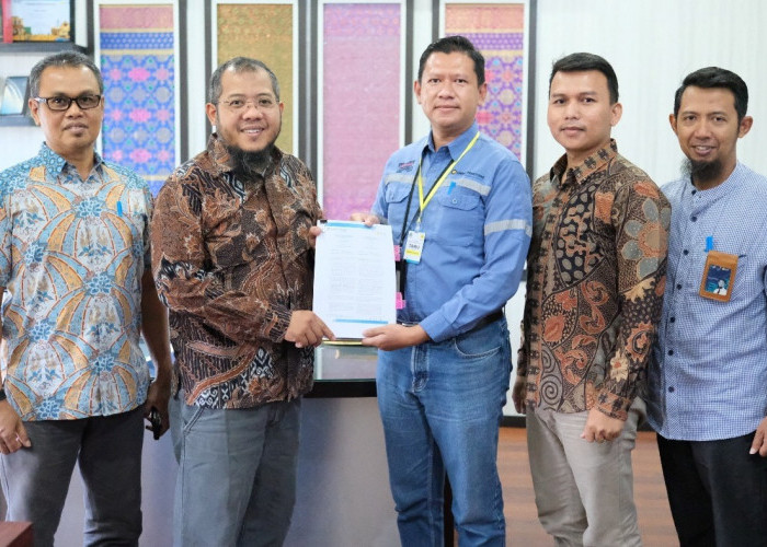 Gunakan Energi Bersih, PT United Tractor Teken Kontrak Pembelian Layanan REC PLN