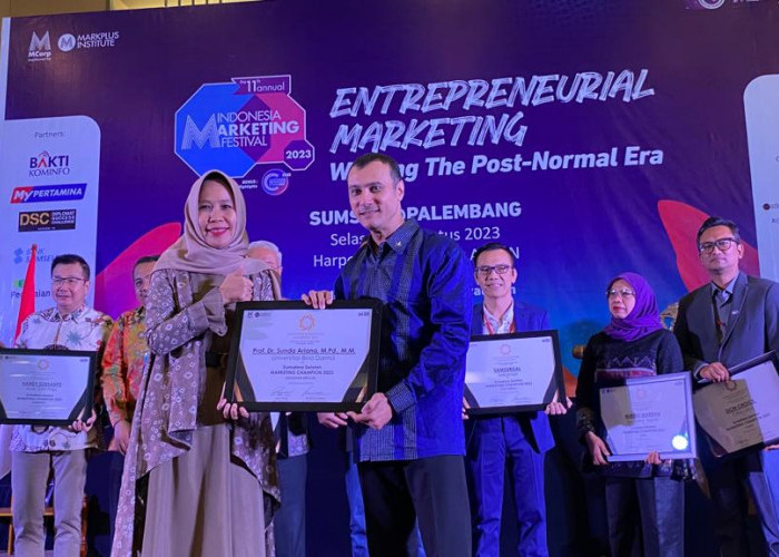 Rektor dan Dosen UBD Raih Penghargaan di Indonesia Marketing Festival