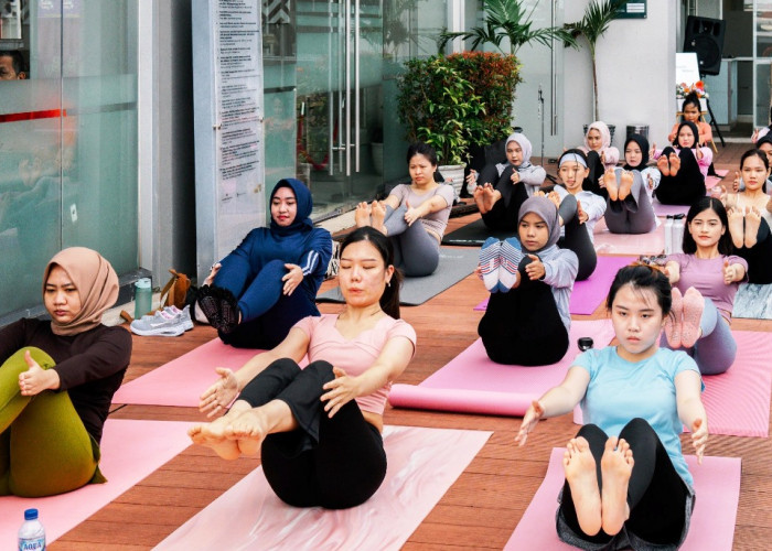 Ashtanga Yoga di Hotel Santika Radial Palembang, Sejuk dengan Pemandangan Jembatan Ampera         