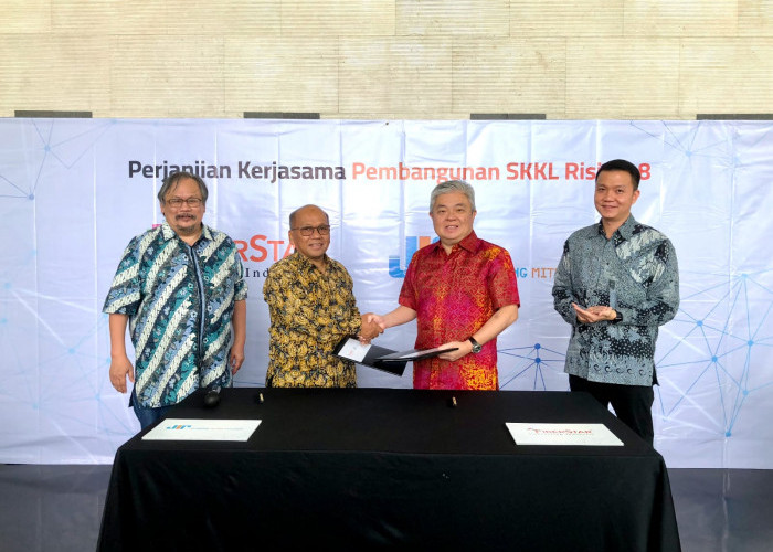 FiberStar dan Triasmitra Group MoU Bangun SKKL Rising-8, Dukung Transformasi Digital di Indonesia 