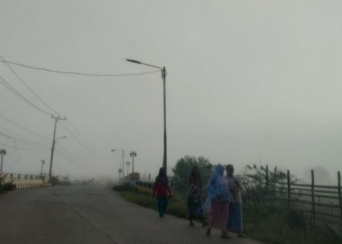 Kabut Tebal  Selimuti Kota Palembang  