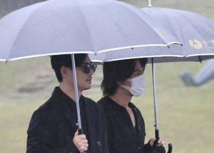 Momen Jerry Yan dan Vic Chou Hadir di Peringatan 1 tahun Meninggalnya Barbie Hsu di pemakaman Chin Pao San