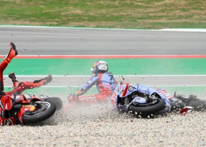 Sejumlah Pembalap Terlibat Kecelakan, MotoGP Catalunya 2023 Red Flag, Pecco Bagnaina Dilarikan ke Rumah Sakit