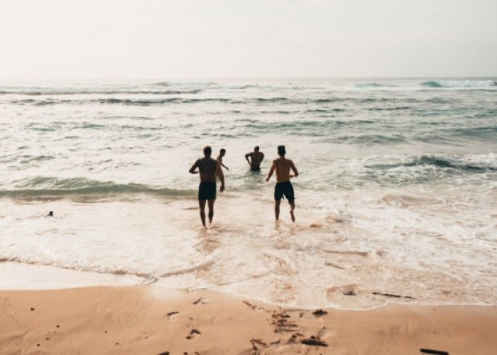 10 Hal Sepele yang Gak Boleh Dilakukan saat Liburan ke Pantai, Apa Saja?Yuk Simak di Sini