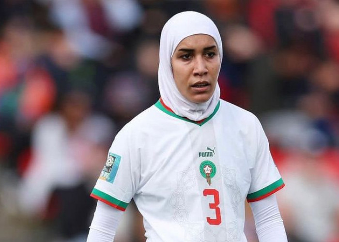 Profil Nouhaila Benzina, Pemain Bola Perempuan Berhijab Pertama di Dunia, Yuk Intip Sepak Terjangnya!