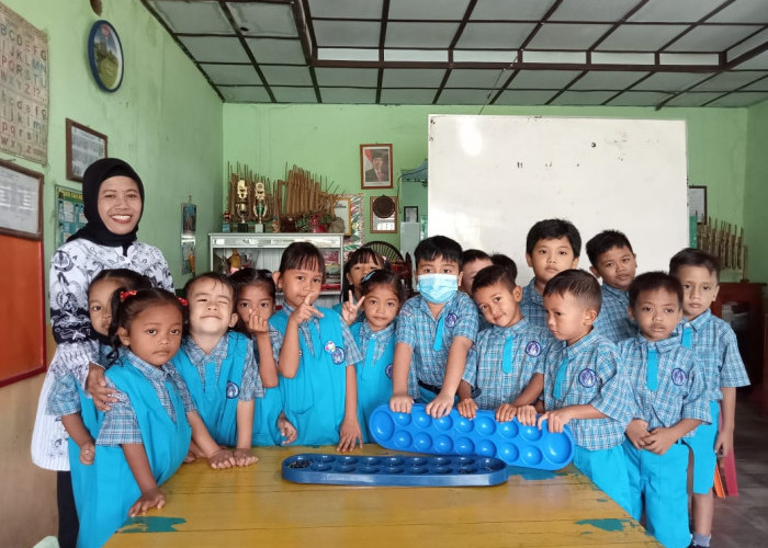 Meningkatkan Kemampuan Motorik Halus Anak Melalui Permainan Tradisional Congklak