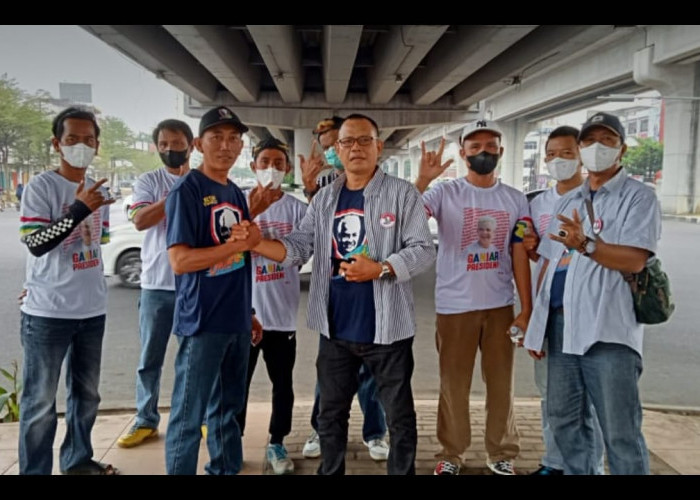 Aksi Peduli Satrel Ganjarist Kecamatan SU II, Bagi-bagi Masker di Simpang Fly Over Jakabaring 