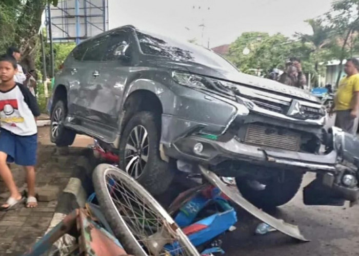 Diseruduk Pajero, Pedagang Gorengan Tewas Ditempat