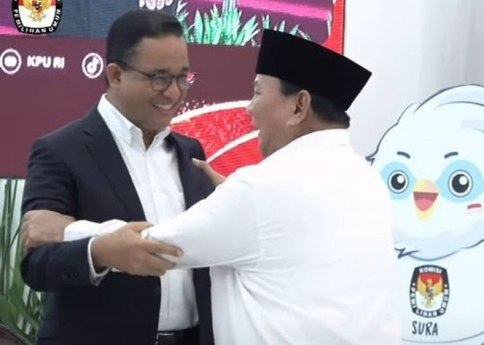 Heboh! Prabowo Guncang Tubuh Anies hingga Terdorong ke Belakang usai Pidato Penetapan Presiden Terpilih