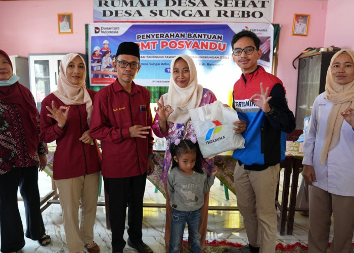 Pertamina Patra Niaga Kilang Plaju Peduli Warga Sungai Rebo, Salurkan PMT dan Sosialisasi Parenting 