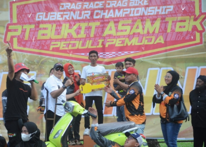Championship Ceremony Drag Race and Drag Bike Gubernur Championship PT Bukit Asam TBK Peduli Pemuda di Sirkuit Jakabaring Sport City Palembang, 11-12 Februari 2023.  