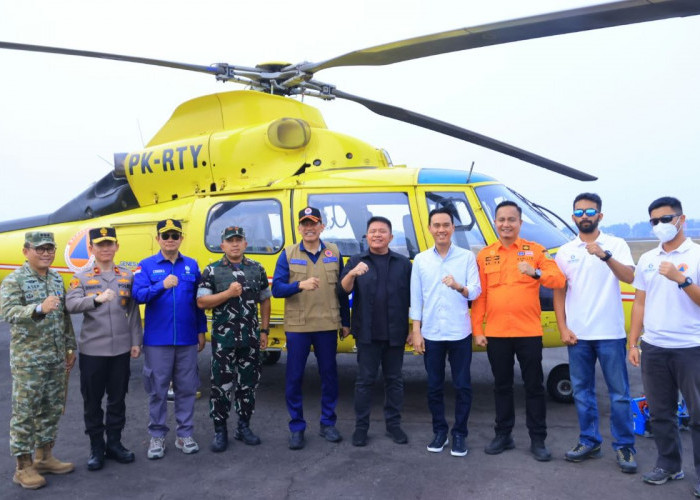 Jarak Pandang Membaik, Herman Deru dan Kepala BNPB Lanjutkan Teknologi Dry Ice Atasi Kabut Asap di Sumsel