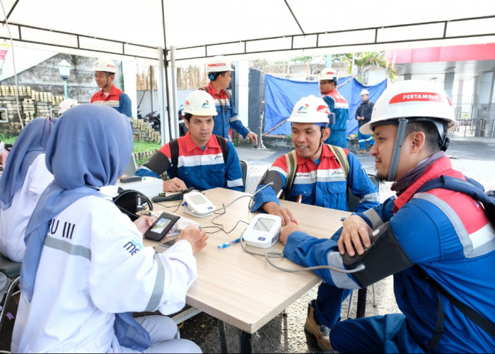 Pertamina Patra Niaga Kilang Plaju Pastikan Fit to Work melalui Daily Check Up pada Pit Stop 2026