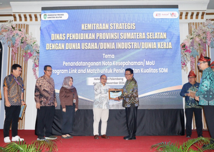 Program Electric Vehicle Support PLN UID S2JB Raih Penghargaan dari Dinas Pendidikan Provinsi Sumsel