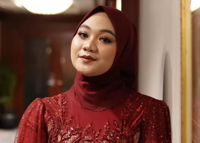 Karir Fadhilah Intan Berawal dari Guru Ngaji, Kini Terkenal Lewat Soundtrack Film Air Mata di Ujung Sajadah