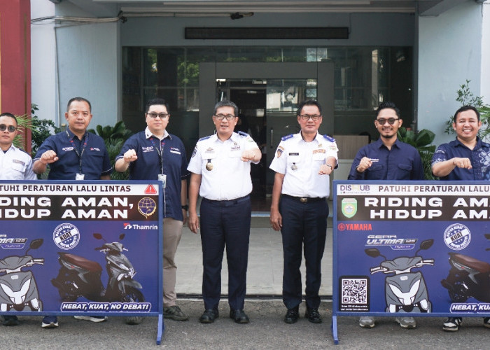 Yamaha Thamrin Serahkan 18 Unit Road Barrier kepada Dinas Perhubungan Sumatera Selatan