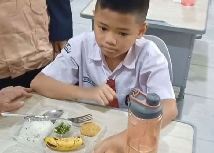 Palembang Realisasikan Program Makan Bergizi Gratis, Siswa SD Mengeluh, Menunya Cuma Tahu dan Tempe 