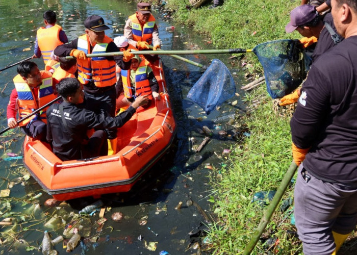 PLN Gelar Employee Green Involvement di Sungai Kelekar, Berhasil Kumpulkan 5 Ton Sampah Organik dan Anorganik