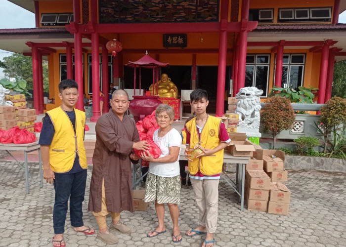 Vihara Prajna Shanty Bagikan 1.000 Paket Sembako