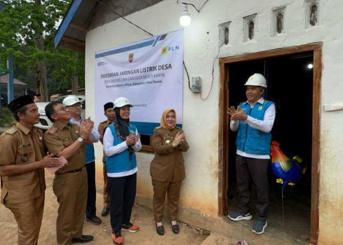 PLN bersama Pemkab Musi Rawas Resmikan Jaringan Listrik di Desa Sindang Laya dan Desa Mukti Karya