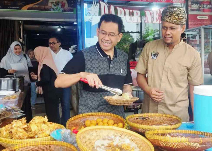 Sarapan di Street Food, Kepala OJK Sumsel Sebut Menu Minang Dapur Neka, Lamak Bana!