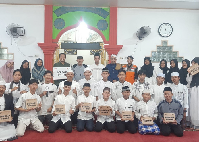 Rumah Zakat Berbagi 67 Paket Iftar di Ramadan ke-4, Warga Sekitar Musolah Syirotul Huda 3/4 Ulu Palembang