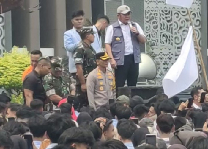Demo Ratusan Mahasiswa, Herman Deru Tandatangani Petisi Atasi Karhutla dalam 5x24 Jam