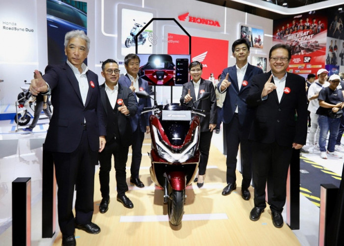 AHM Pamer Kecanggihan Honda PCX 160 RoadSync dan Motor Listrik Futuristik di IIMS 2025 hingga Besok