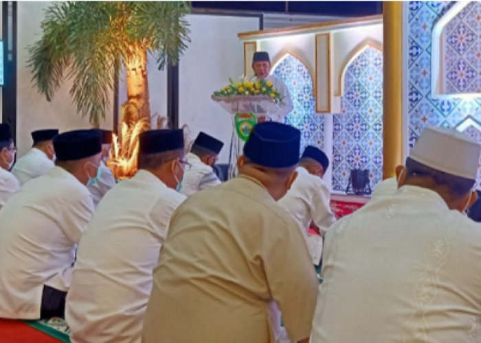  Herman Deru Gelar Sholat Tarawih Perdana di Griya Agung Palembang Usai Sumsel Bebas Covid-19 