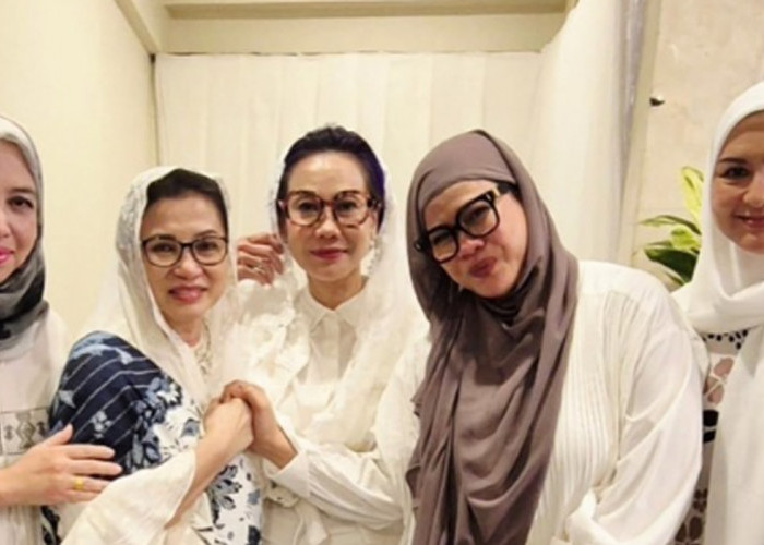 Pakai Hijab di Tahlil 7 Hari Rachmat Gobel, Donna Agnesia Mualaf?