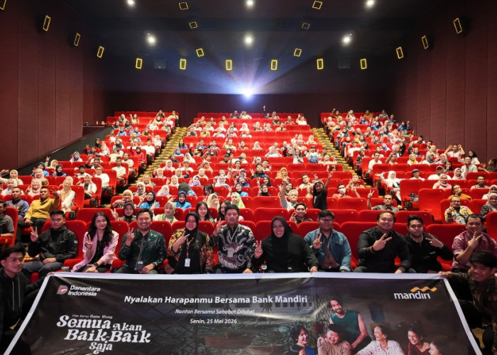 Pimpinan Bank Mandiri Region II Sumatera 2 Nonton Bareng Film Semua Akan Baik-Baik Saja