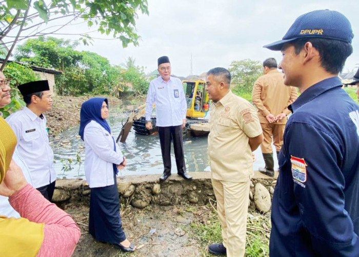 Tanggulangi Banjir, Sekda Palembang Aprizal Pantau Proses Normalisasi Kolam Retensi