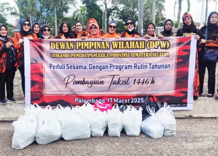 DPW Srikandi Pemuda Pancasila Sumsel Berbagi Ratusan Takjil Bagi Warga Kurang Mampu