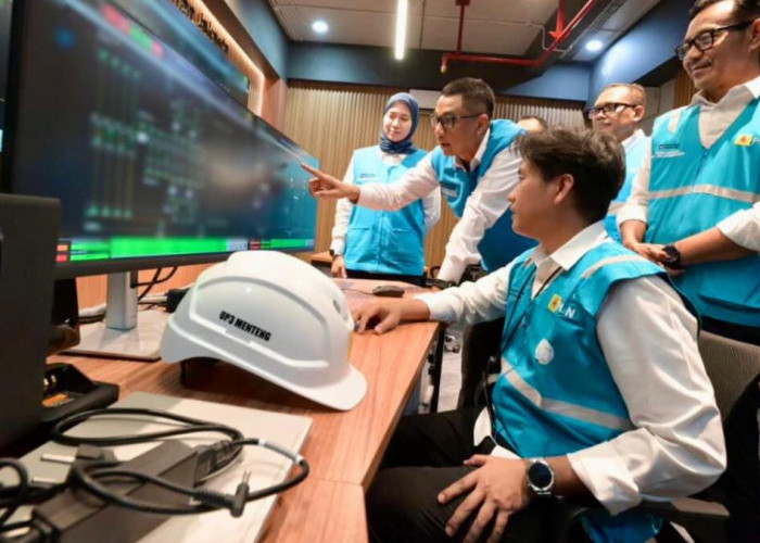 Jaga Terang di Hari Kemenangan, Cerita Petugas PLN Amankan Keandalan Listrik di Momen Idulfitri