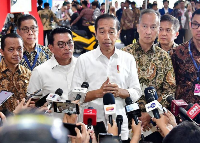 Dikunjungi Presiden Jokowi, Dirut PLN Paparkan Kesiapan Ekosistem Kendaraan Listrik di Booth PLN di PEVS 2024