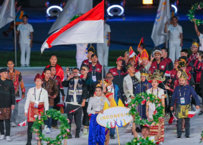 Herman Deru Bangga Lexyndo Hakim Kenakan Tanjak dan Songket di Opening SEA Games 2023 