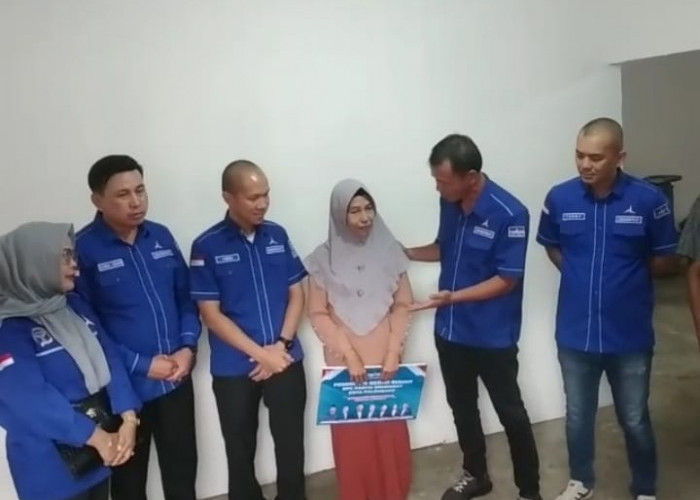 DPC Partai  Demokrat Palembang Bedah Rumah Warga Bukit Lama