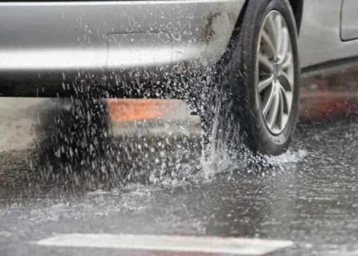 8 Tips Mencegah Aquaplaning, Masalah Berbahaya yang Sering Terjadi Saat Hujan, Pengemudi Mobil Wajib Tau