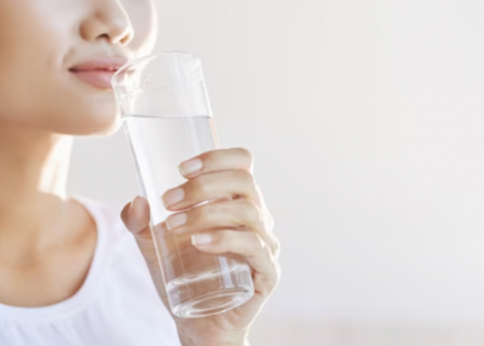 Manfaat Konsumsi Air Putih Hangat saat Pagi Hari, Dapat Meredakan Flu Hingga Rileksasi Syaraf Otak