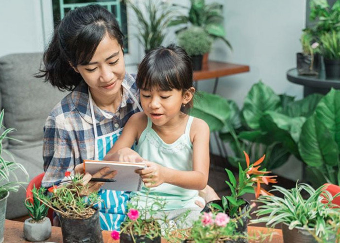 Tips Berkebun Bersama Anak, Aktivitas Murah Pengisi Libur Sekolah