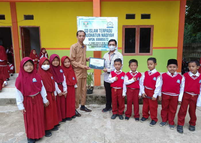 SIT Raudhatun Naqiyah Salurkan Bantuan Untuk Korban Gempa Cianjur