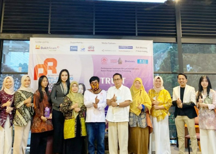 Terapkan Strategi Komunikasi Lewat Busana Wastra, BPC Perhumas Palembang Gaungkan KHI 2026 Surakarta