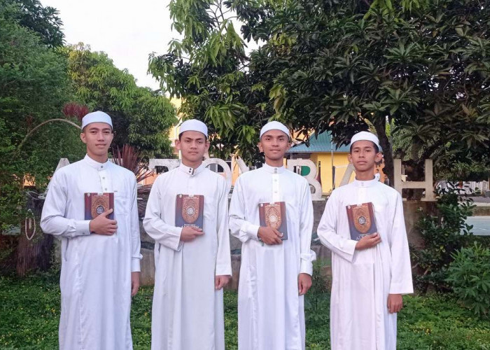 4 Santriwan Ponpes At-Toybah Bangka Belitung Sukses Khatam Al-Quran di Ramadan 1445 H