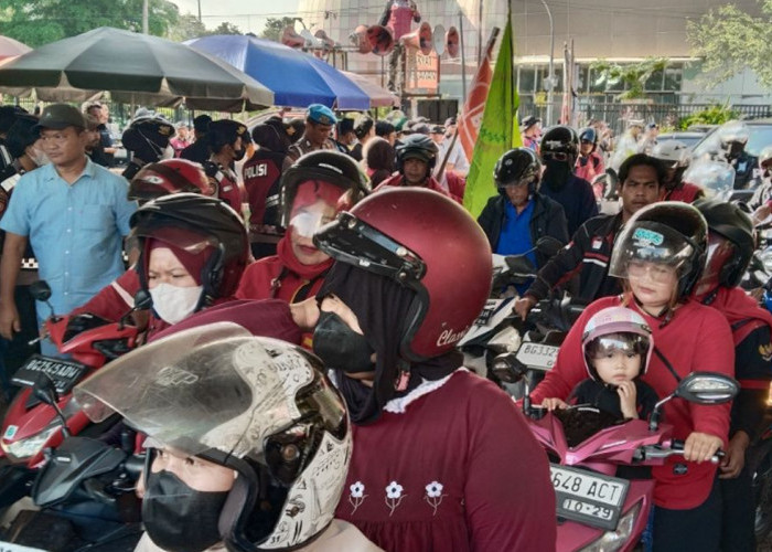 May Day, Ribuan Massa Padati DPRD Sumsel, Gubernur Herman Deru Janji Akomodir Tuntutan Buruh